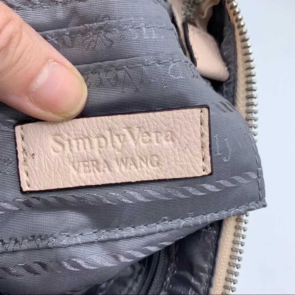 Vera Wang Peach Wristlet Wallet NWOT‎